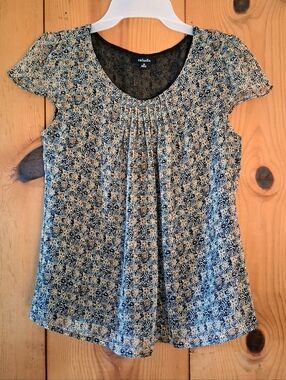 Rafaella Sheer Black and Brown Patterned Cap Sleeve Pleated Top